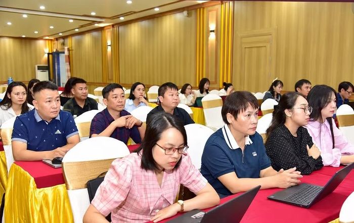 Các hội viên, phóng viên thuộc các chi hội, câu lạc bộ nhà báo trên địa bàn tỉnh Hà Tĩnh. Ảnh: N.G