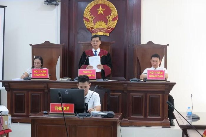HĐXX điều hành phiên tòa. Ảnh: Hoàng Huy