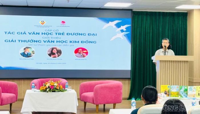 Bà Vũ Thị Quỳnh Liên, Phó Giám đốc, Tổng Biên tập Nhà xuất bản Kim Đồng phát biểu tại chương trình.