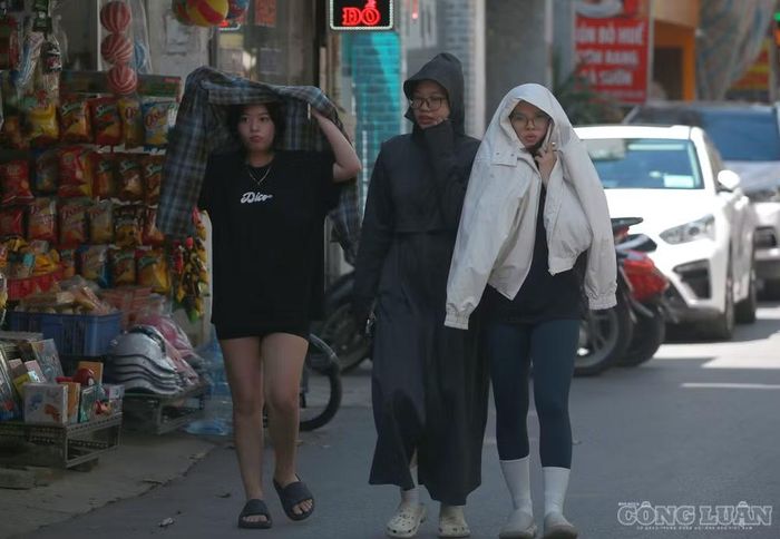 Nhiệt độ tại Hà Nội và nhiều nơi vượt 37 độ C trong ngày 30/9.