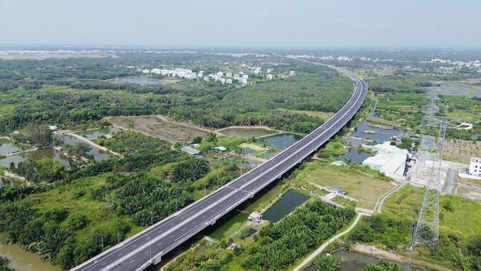 Tuyến cao tốc Bến Lức - Long Thành dài 57,8km, nối liền ba địa phương Long An, TP.HCM và Đồng Nai. (Ảnh: VGP)