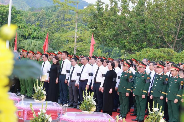 Các đại biểu tham dự buổi lễ (Ảnh: Trường Hải).