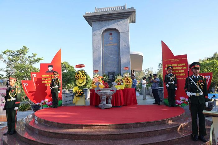 Khu mộ cụ Huỳnh Thúc Kháng tại núi Thiên Ấn, phường Trương Quang Trọng, tỉnh Quảng Ngãi (Ảnh: Vân Anh)