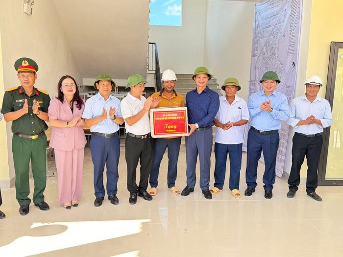 Bí thư Tỉnh uỷ Vương Quốc Tuấn, nếu nhà thầu vẫn chậm tiến độ, làm ảnh hưởng uy tín của tỉnh, sẽ không được tham gia các công trình khác trên địa bàn.
