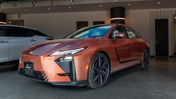 Màn ra mắt của dòng sedan ES mới sẽ đánh dấu lần đầu tiên Lexus tham gia vào phân khúc thuần điện tại Việt Nam. Ảnh: Đại lý