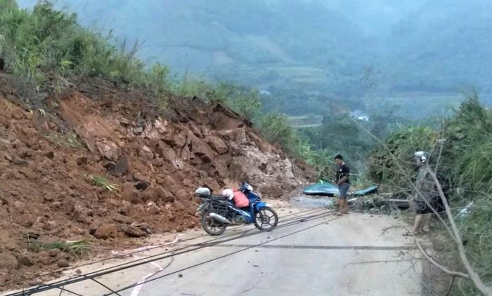Dự kiến khoảng 17h ngày 1/10 mới thông đường tại vị trí này.