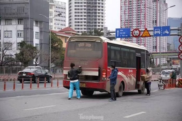 Từ ngày 1/1/2028, xe hợp đồng phải truyền dữ liệu chuyến đi về Cục CSGT để ngăn ngừa tình trạng đón trả khách sai quy định.