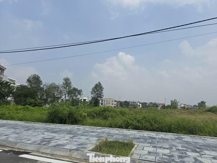 Ngôi nhà nằm trong khu vực giao thông thuận lợi, dân cư đông đúc với nhiều tiện ích