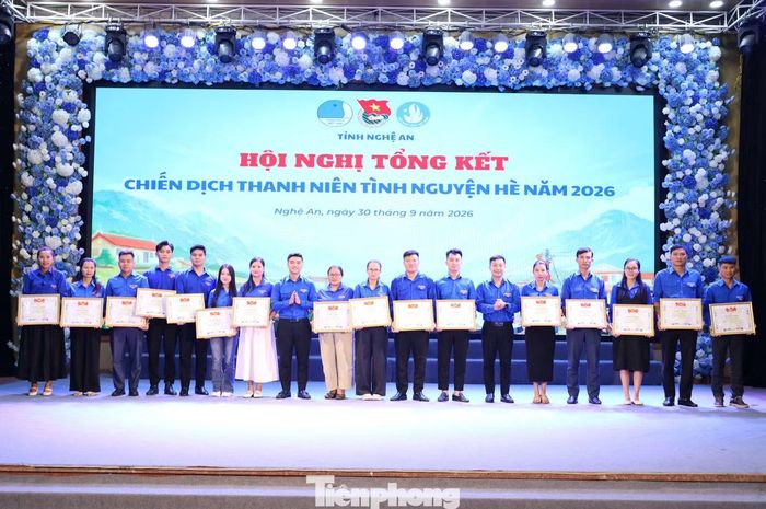 67 cá nhân được tặng Bằng khen vì đã có thành tích xuất sắc trong triển khai Chiến dịch Thanh niên tình nguyện Hè năm 2026.