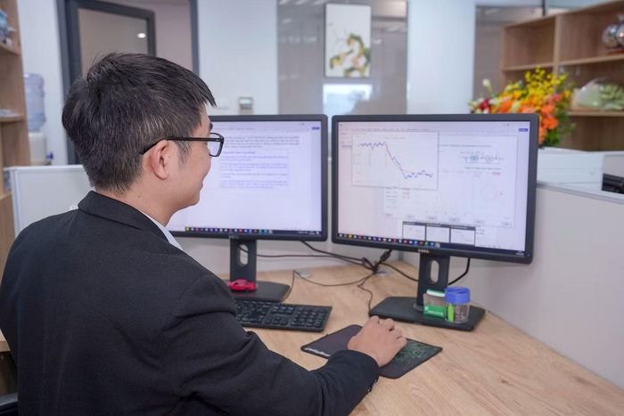 TS. Nguyễn Tiến Sáng nghiên cứu SmartPID Tuner – sản phẩm mang dấu ấn khát vọng làm chủ công nghệ của kỹ sư EVNGENCO1