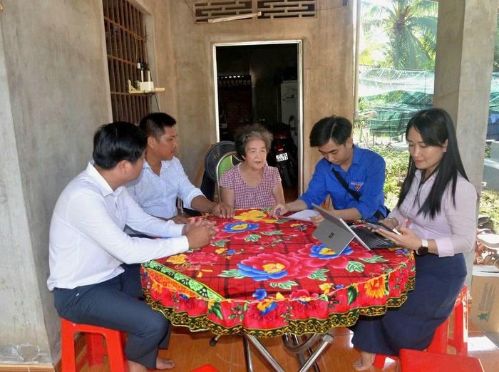 Mô hình “Ấp đồng hành cùng người dân thực hiện TTHC” tại xã Phước Mỹ Trung, tỉnh Vĩnh Long.