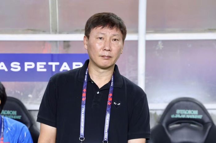 HLV Kim còn 1-2 trận để thử nghiệm đội hình đang có tại FIFA ASEAN Cup. Ảnh: Hữu Phạm.