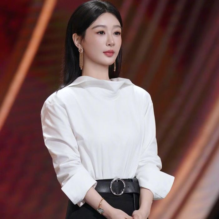 Dương Tử từng được đề cử ở giải Nữ chính được khán giả yêu thích của Kim Ưng 2018 với vai diễn Khưu Oánh Oánh, tuy nhiên cô không giành chiến thắng. Năm nay, cô cũng thua đàn chị Tống Giai ở hạng mục Thị hậu, nhưng khán giả cho rằng kết quả hợp lý vì diễn xuất của Dương Tử còn gây nhiều tranh cãi, bộ phim có thành tích không khả quan. Tại sự kiện, Dương Tử liên tục cười đùa, chúc mừng người thắng giải. Trước đó, Dương Tử đã giành được giải Thị hậu Bạch Ngọc Lan nhưng đáng tiếc lần này cô chưa đạt được mong ước.