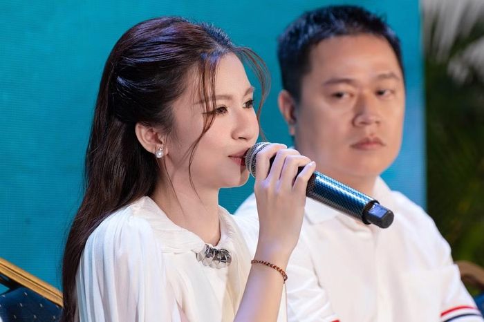 Giám đốc âm nhạc Salita Hồng Vịnh chia sẻ tại buổi công bố dự án.
