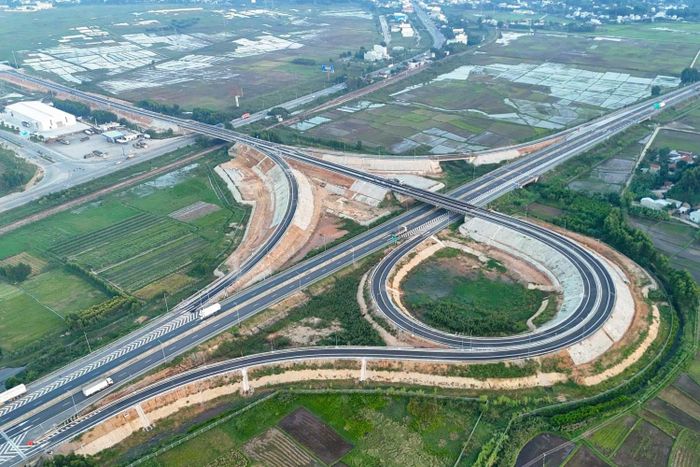 0 giờ ngày 1/10, nút giao cao tốc Trì Bình - Dung Quất chính thức được thông xe.