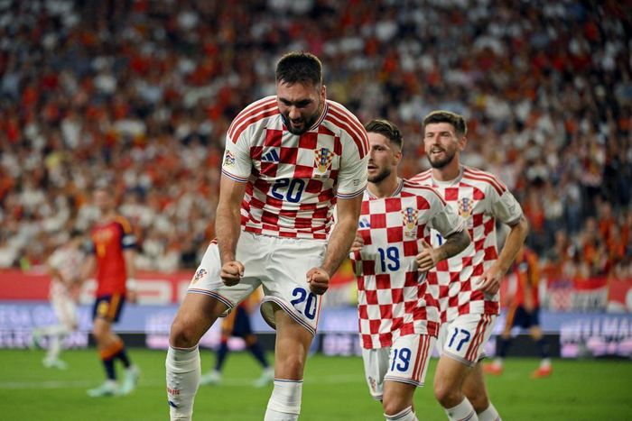 Phút 28, Beljo bất ngờ gỡ hòa cho Croatia với pha đánh đầu cận thành