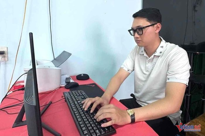 Anh Vũ Trọng Kiên đau đáu giải "bài toán" về số nhà ở tổ dân phố. Ảnh: Hải Dương