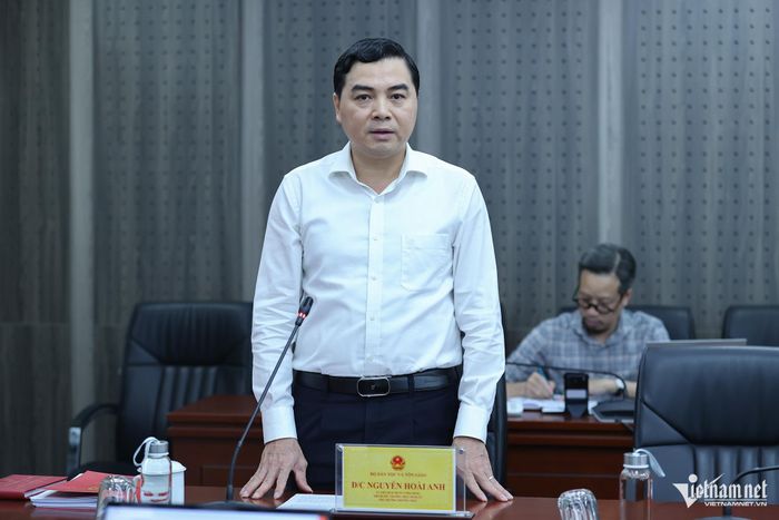 Thứ trưởng Thường trực Nguyễn Hoài Anh chủ trì cuộc họp đánh giá tiến độ xây dựng CSDL về dân tộc, với sự tham dự của Vụ Chính sách, Trung tâm Chuyển đổi số và Tập đoàn FPT. Ảnh: Lê Anh Dũng