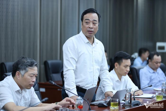 Ông Nguyễn Hoàng Hải - Phó Giám đốc Trung tâm Chuyển đổi số Bộ Dân tộc và Tôn giáo, phát biểu tại cuộc họp. Ảnh: Lê Anh Dũng