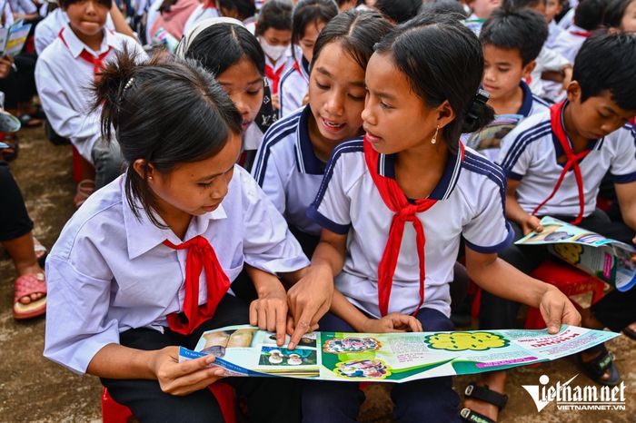 Chương trình giáo dục phổ thông 2018 xác định tiếng dân tộc thiểu số là môn tự chọn từ lớp 1 đến lớp 12. Ảnh minh họa: Nguyễn Huế 