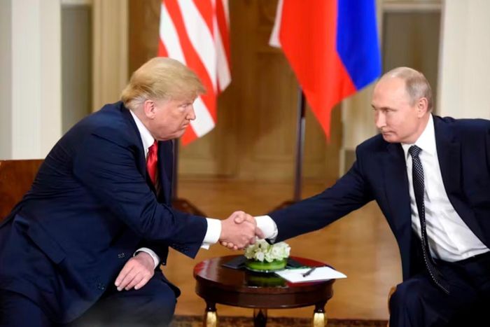 Tổng thống Mỹ Trump (trái) và người đồng cấp Nga Putin. Ảnh: EPA