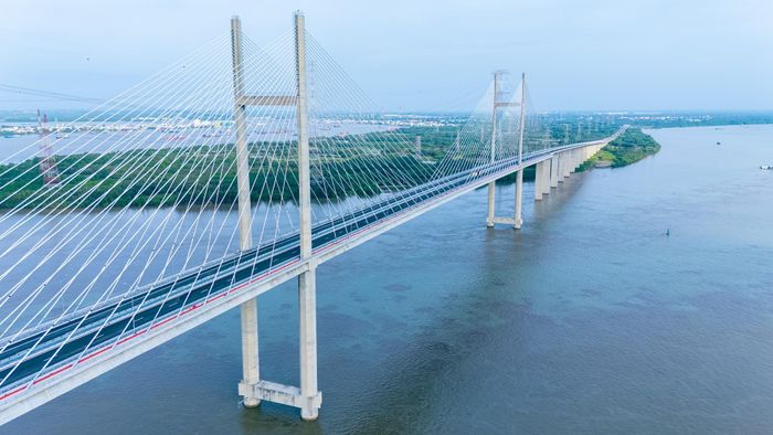 Đến nay, hai công trình cầu dây văng Bình Khánh và Phước Khánh cùng các hạng mục còn lại của đoạn giữa tuyến đã hoàn thành, nối thông toàn bộ tuyến cao tốc. Ảnh: VEC.