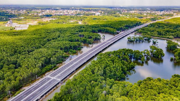 Tốc độ xe chạy tối đa chủ yếu là 90km/h, tốc độ tối thiểu 60km/h. Riêng đoạn từ Km16+600 đến Km21+850, tốc độ tối đa được quy định ở mức 80km/h. Ảnh: VEC