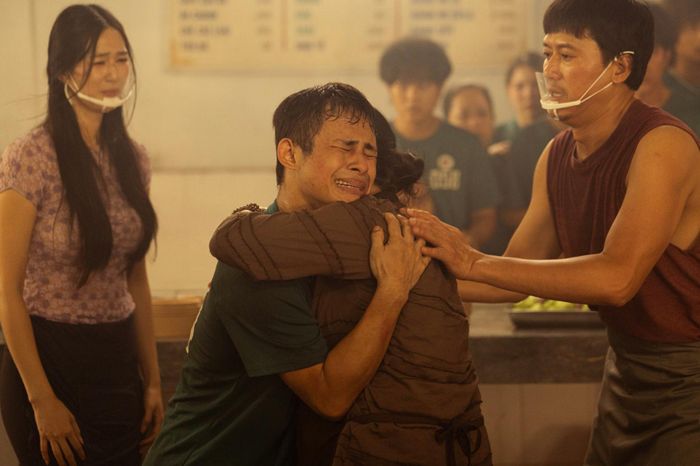 Đinh Viết Tường lấy nước mắt khán giả trong những phân đoạn diễn cùng NSND Như Quỳnh. 