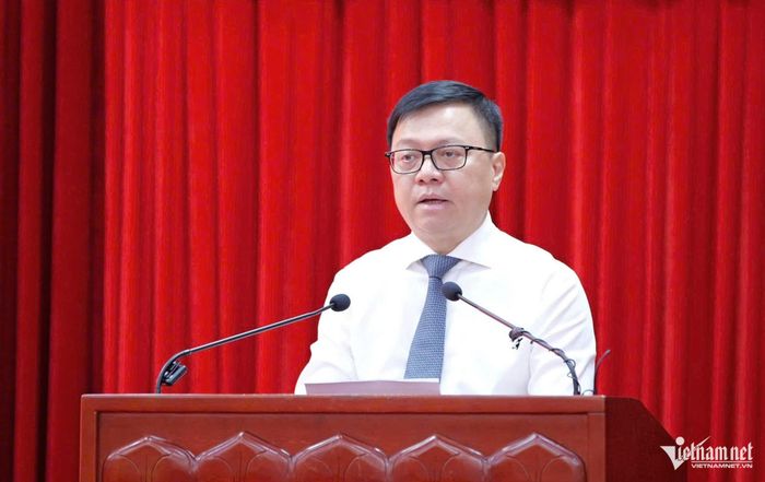 Ông Lê Quốc Minh, Tổng Biên tập Báo Nhân Dân, Phó Trưởng Ban Tuyên giáo Trung ương, Chủ tịch Hội Nhà báo Việt Nam phát biểu đề dẫn Hội thảo. Ảnh: Đ. Sơn