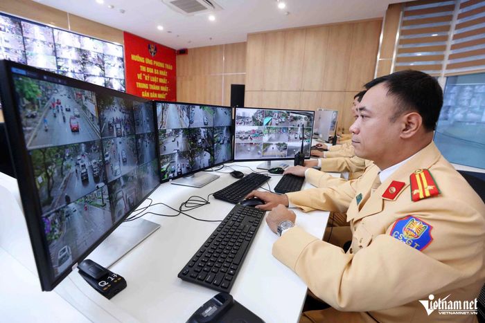 Bên trong trung tâm điều khiển giao thông Hà Nội. 