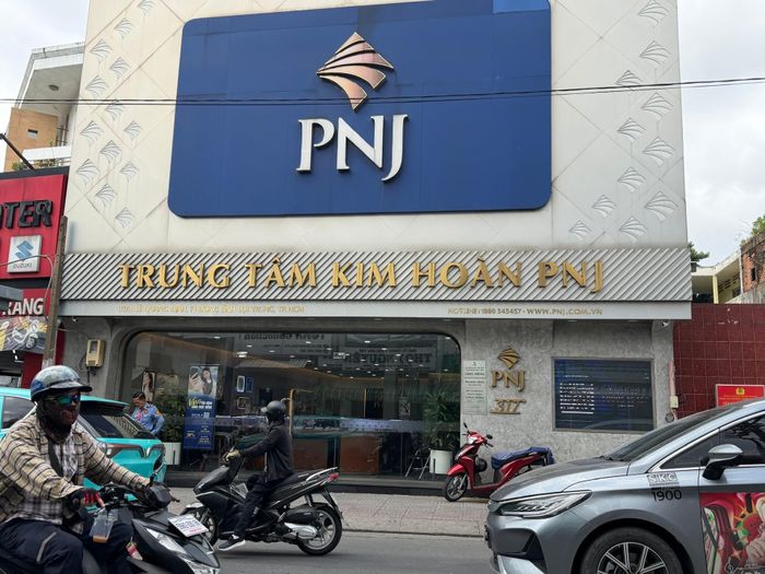 PNJ rút thời gian trả tiền mua lại vàng từ 4 tháng xuống hai ngày. Ảnh: Thu Hà