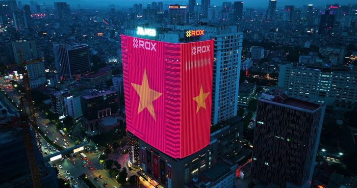 Tòa văn phòng hạng A ROX Tower 54A Nguyễn Chí Thanh với màn LED khổng lồ