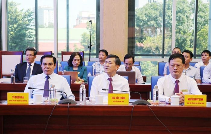 Các đại biểu tham dự buổi lễ.