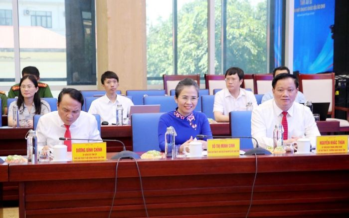 Các đại biểu tham dự buổi lễ.