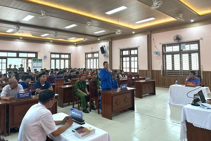 Kiểm sát viên thực hành quyền công tố, kiểm sát xét xử tại phiên tòa.