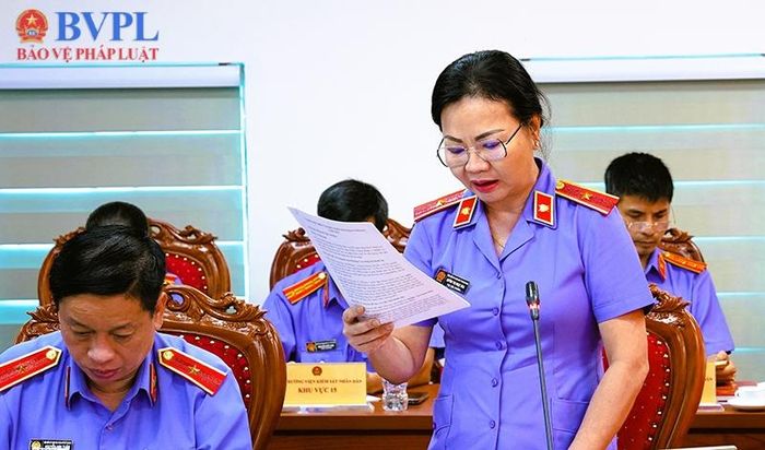 Đồng chí Huỳnh Thị Ngọc Hoa - Phó Viện trưởng VKSND TP Hồ Chí Minh phát biểu tại hội nghị.