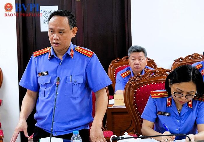  Các đại biểu tham luận tại hội nghị.