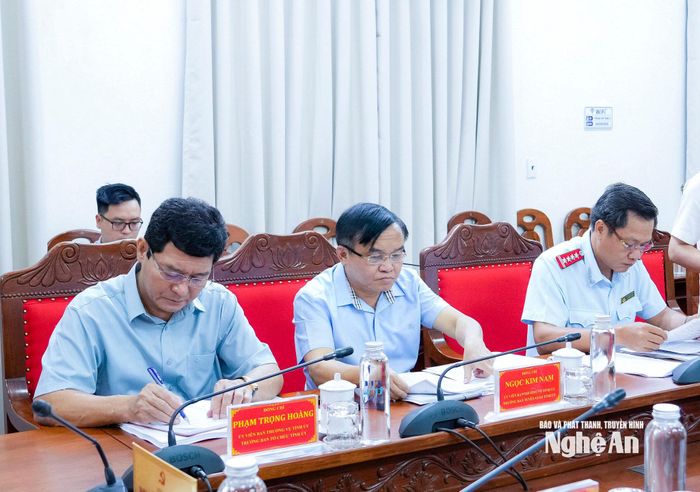 Các đồng chí lãnh đạo, thành viên Ban Chỉ đạo dự phiên họp. Ảnh: Phạm Bằng