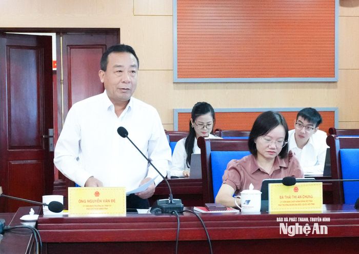 Phó Chủ tịch UBND tỉnh Nguyễn Văn Đệ tiếp thu và giải trình một số vấn đề Thường trực HĐND tỉnh quan tâm. Ảnh: Mai Hoa