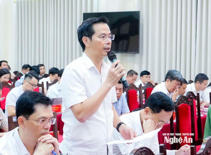 Đồng chí Nguyễn Văn Hải - Phó Giám đốc Sở Xây dựng phát biểu tại hội nghị. Ảnh: Phạm Bằng