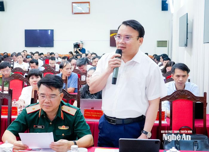 Đồng chí Phùng Thành Vinh - Phó Chủ tịch UBND tỉnh phát biểu tại hội nghị. Ảnh: Phạm Bằng