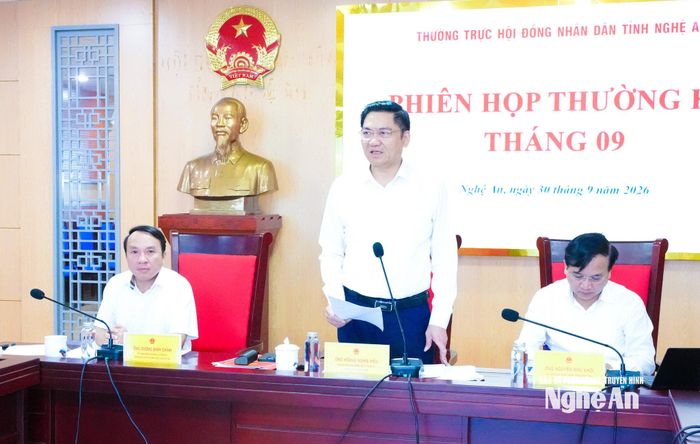 Chủ tịch HĐND tỉnh Hoàng Nghĩa Hiếu kết luận tại phiên họp. Ảnh: Mai Hoa