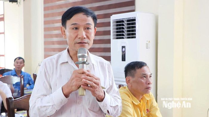 Cử tri xã Đông Lộc kiến nghị. Ảnh: Thanh Nga