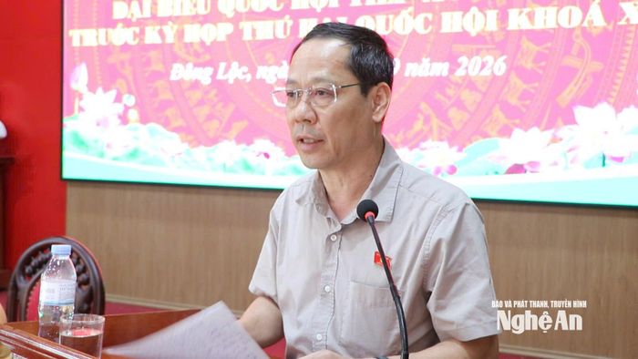 Ông Trần Nhật Minh - Đại biểu Quốc hội chuyên trách Đoàn ĐBQH tỉnh Nghệ An giải trình trao đổi. Ảnh: Thanh Nga