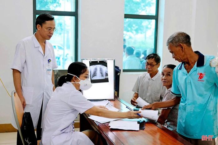 Bệnh viện Phổi Hà Tĩnh đang triển khai khám sàng lọc đợt 2 về lao và các bệnh lý hô hấp tại 22 xã, phường.