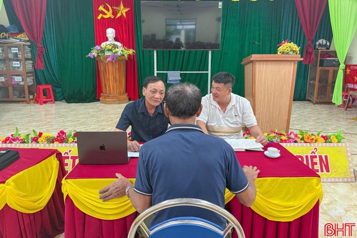 Các cuộc làm việc định kỳ với Nhân dân giúp Chi ủy thôn Phúc Hải kịp thời nắm bắt tâm tư, nguyện vọng, giải quyết nhiều vấn đề lớn nhỏ ngay tại cơ sở.