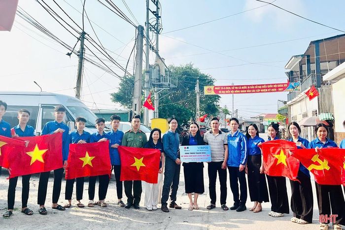 Đoàn Thanh niên phường Sông Trí huy động nguồn lực xây dựng tuyến đèn đường bằng năng lượng mặt trời tại TDP Hải Phong.