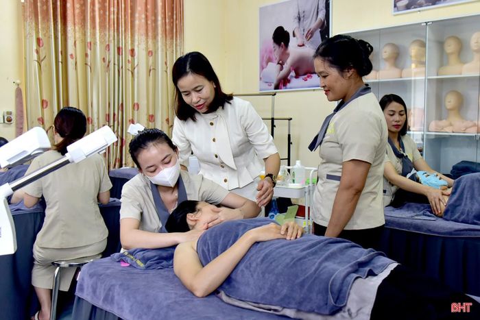 Các chương trình đào tạo chú trọng thực hành, giúp người lao động nhanh chóng hình thành kỹ năng nghề.