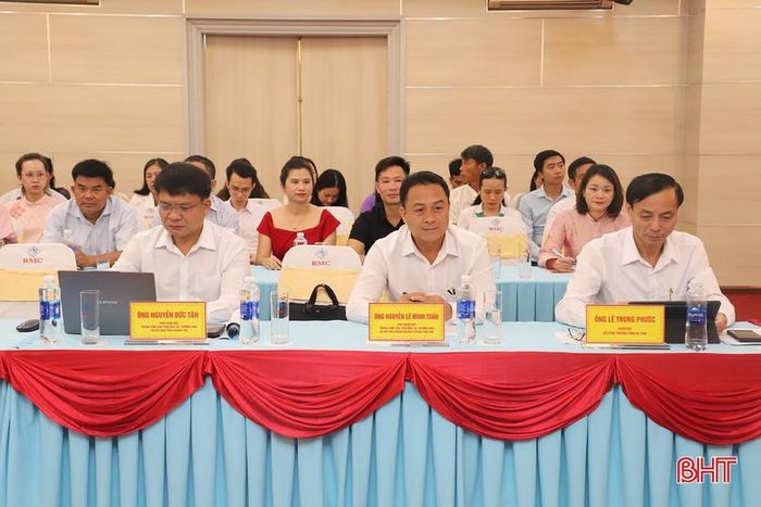 Các đại biểu tham dự hội nghị.