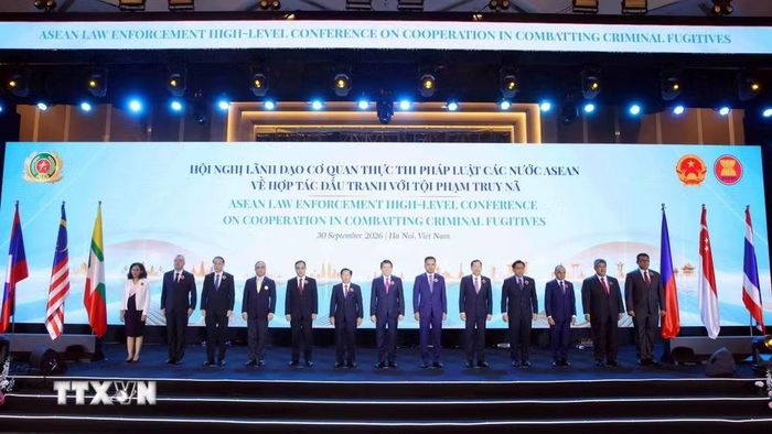 Đại tướng Lương Tam Quang, Bộ trưởng Bộ Công an Việt Nam với các Trưởng đoàn các nước ASEAN và Ban Thư ký ASEAN. (Ảnh: Phạm Kiên/TTXVN)